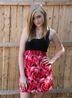 Spunky Angels are proud to present you with xxx pictures featuring Mandy Roe unveiling well-done shape