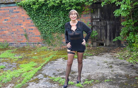 Big Tits in Public Pics