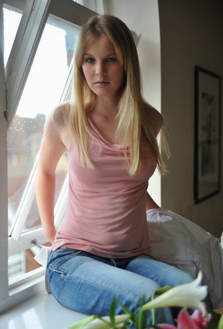 Girl Folio invite you to explore free pictures featuring Rose demonstrating beautiful body